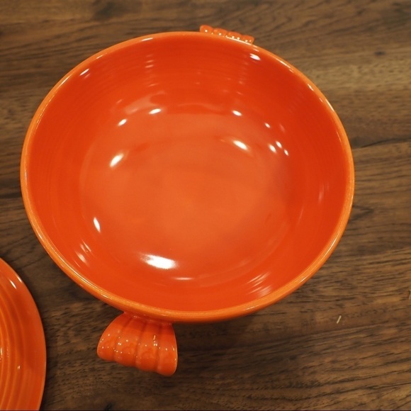 Vintage Fiesta red radioactive covered casserole - Picture 9 of 16